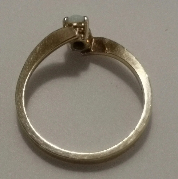 10k yellow gold natural  opal ring - Picture 3 of 4